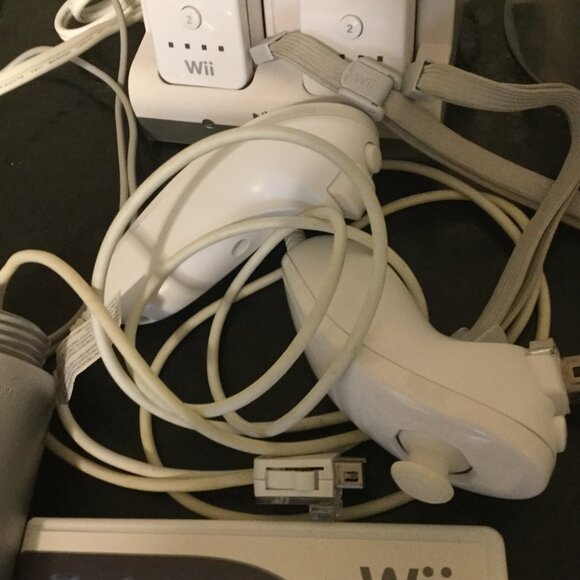 Nintendo Wii Console White Complete with controllers games  and much more - Picture 10 of 12